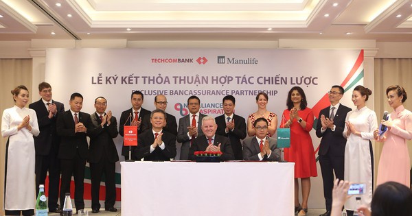 Techcombank và Manulife Việt Nam ký hợp đồng độc quyền bancassurance 15 năm