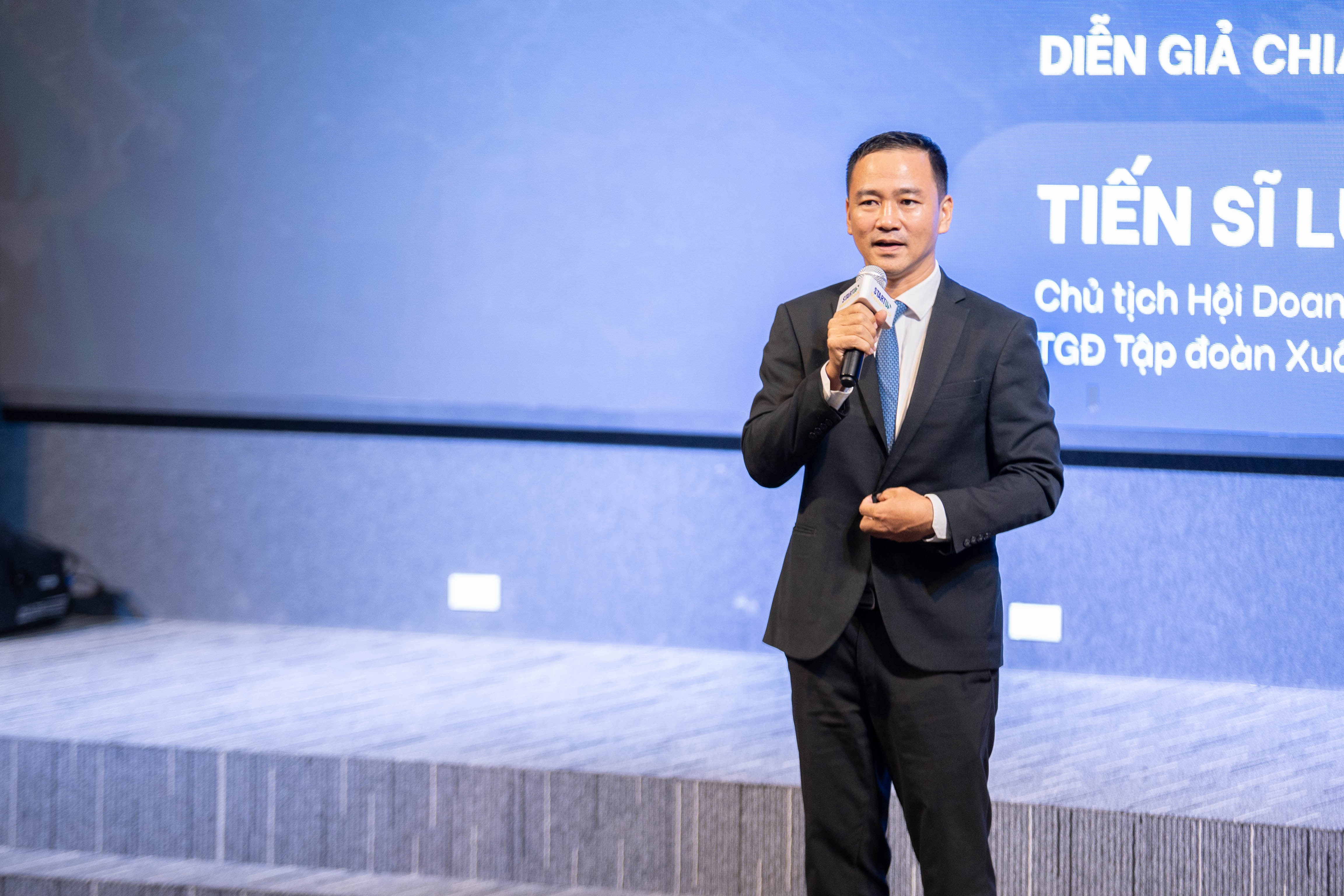 Tiến sĩ Lư Nguyễn Xuân Vũ - Tổng Giám đốc Tập đoàn Xuân Nguyên, Chủ tịch Hội Doanh nhân Sài Gòn, đại diện CLB cựu sinh viên Doanh nhân USSH nhấn mạnh tinh thần khởi nghiệp “nhân văn”