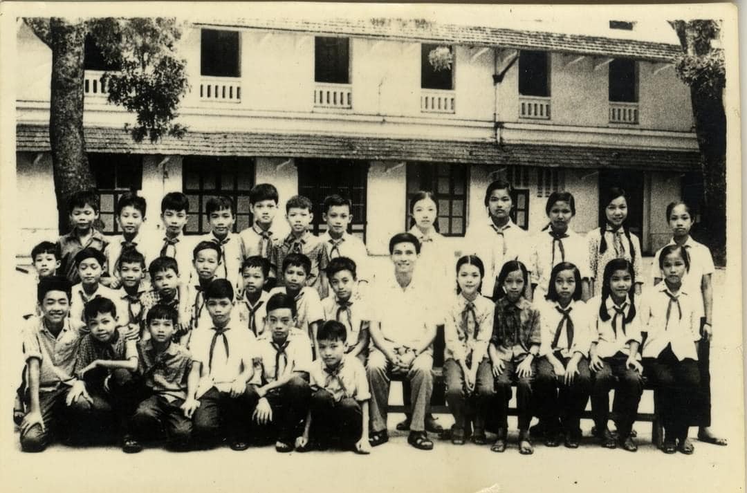 lop-chuyen-toan-thanh-pho-ha-noi-1976-1659175089.jpg