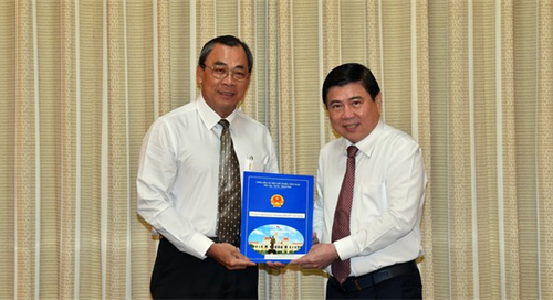 ban-gia-vang-mieng-co-muc-chenh-rat-cao-so-voi-gia-vang-the-gioi-cong-ty-sjc-dang-lam-an-kinh-doanh-the-nao-4-1659254718.jpeg