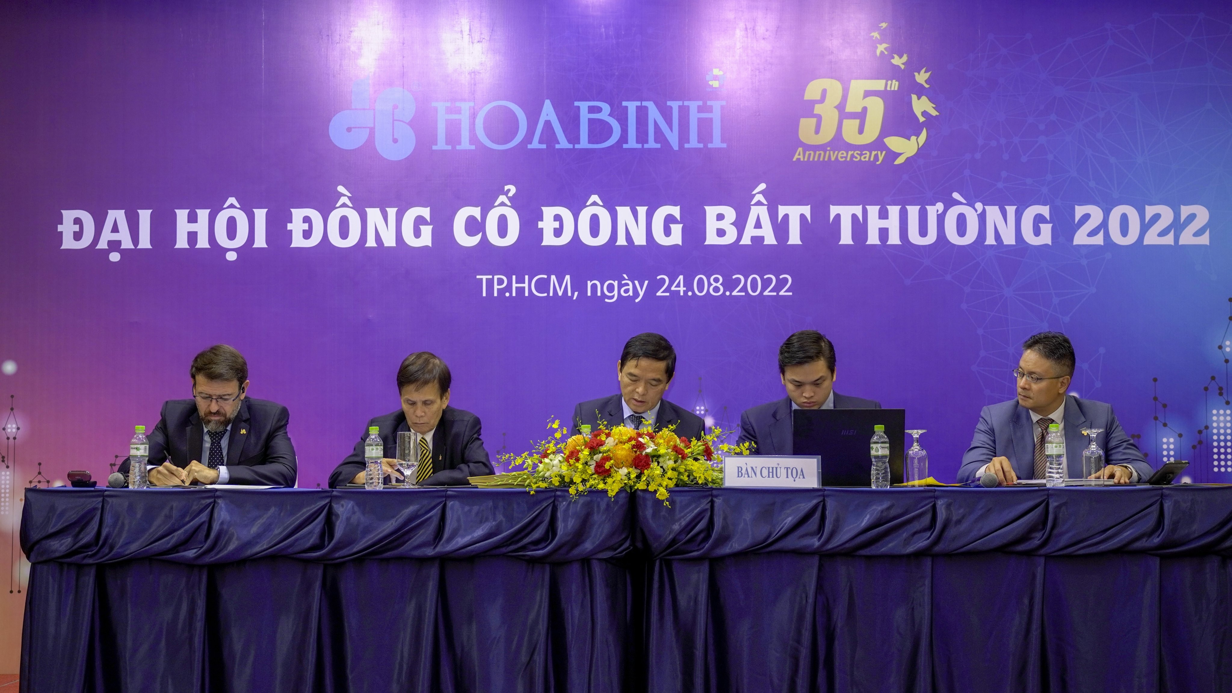 dai-hoi-co-dong-bat-thuong-cua-hbc-thanh-cong-4-1661357292.jpg