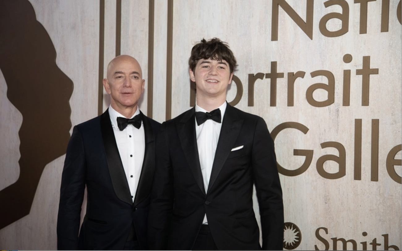 chan-dung-hau-due-dien-trai-cua-ty-phu-jeff-bezos-voi-do-choi-ky-la-luc-nho-khang-dinh-nang-luc-xuat-chung-2-1661770140.png