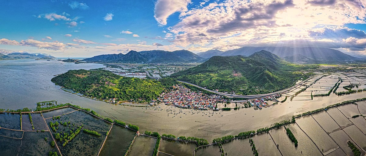 nha-phu-lagoon-at-ninh-hoa-district-1663923664.jpeg