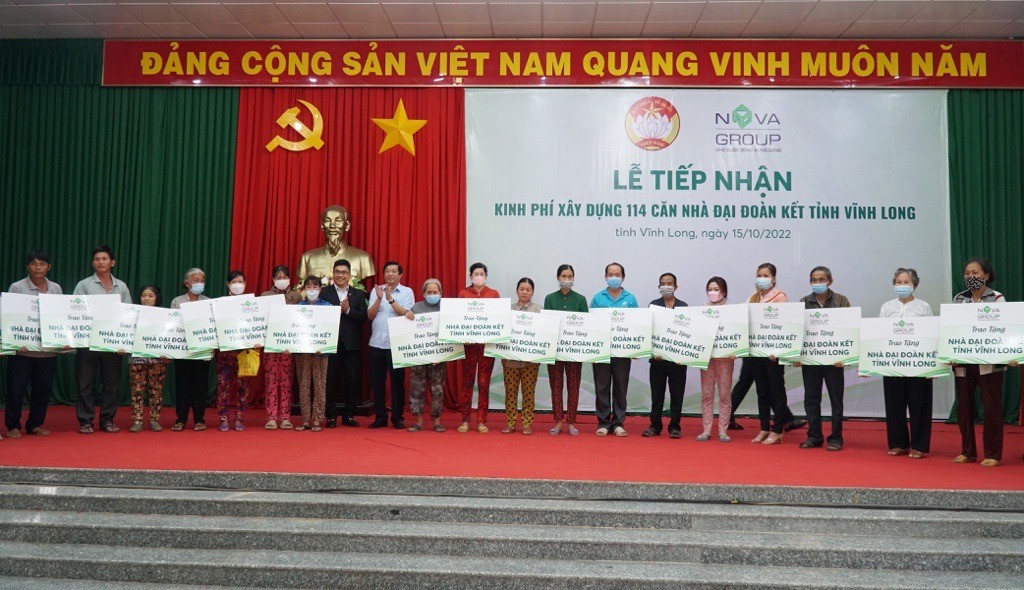 a1-bi-thu-tinh-vinh-long-va-dai-dien-novagroup-1665977424.png