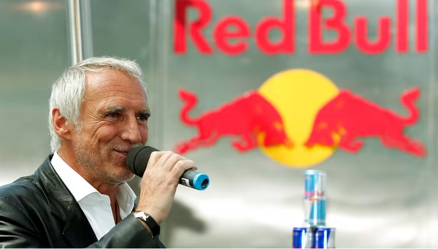 ty-phu-ao-dietrich-mateschitz-dong-sang-lap-hang-nuoc-tang-luc-red-bull-qua-doi-1666602479.PNG