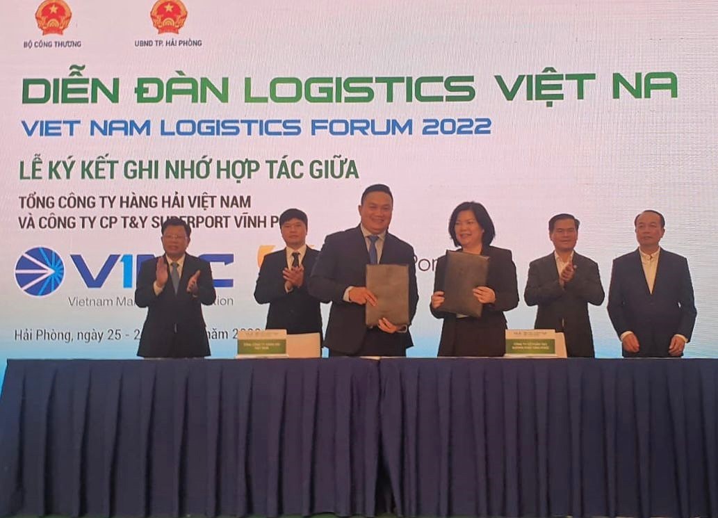 dai-dien-ty-superport-vinh-phuc-va-tong-cong-ty-hang-hai-viet-nam-ky-ket-bien-ban-ghi-nho-hop-tac-1669620941.jpeg