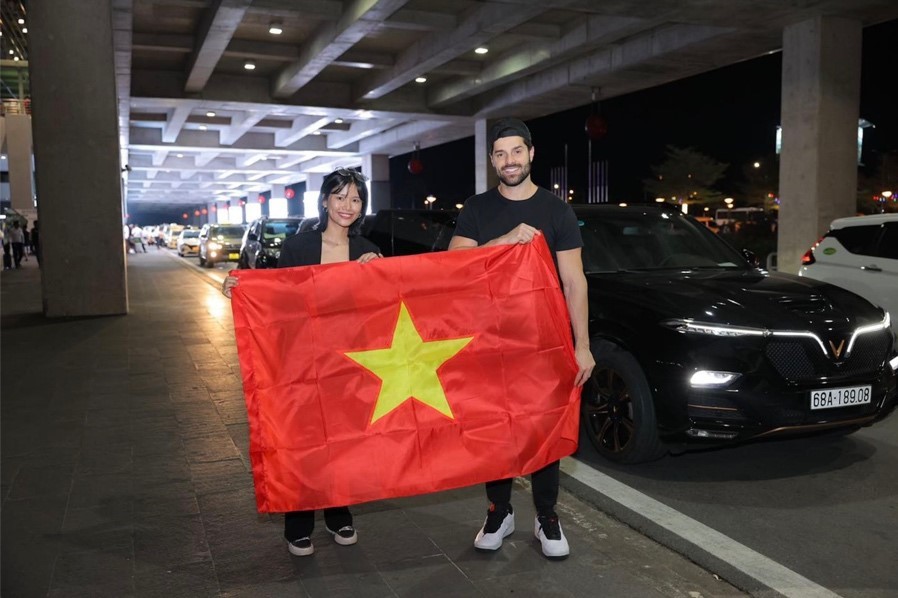 hao-huc-don-nhung-dj-quoc-te-dinh-dam-den-voi-sieu-quan-the-phu-quoc-united-center-2-1671272046.jpg