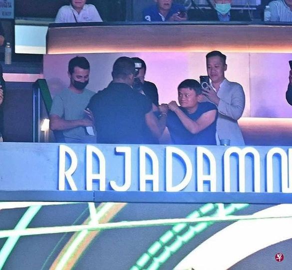 jack-ma-va-alibaba-1673272679.jpg