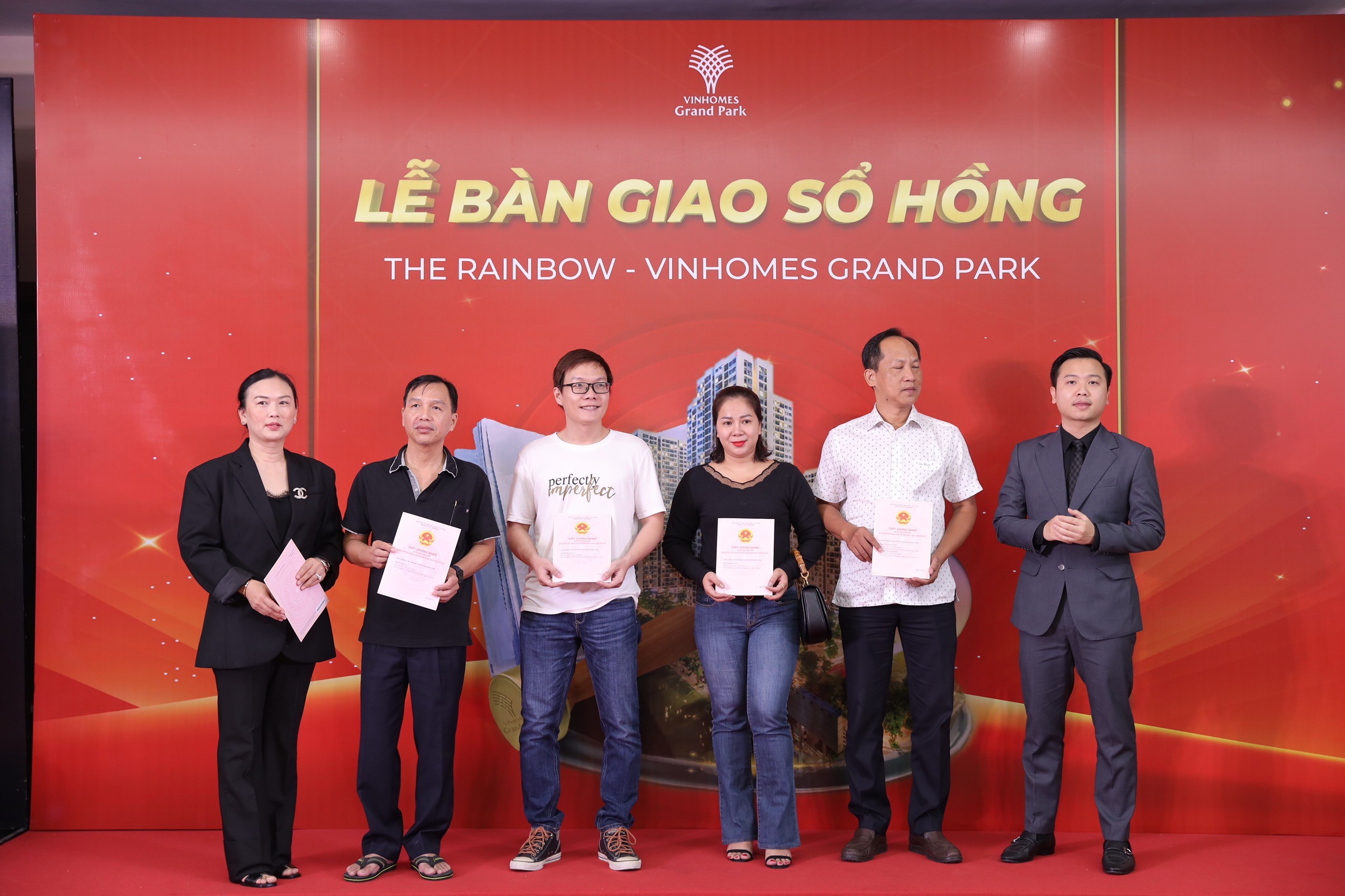 phan-khu-the-rainbow-vinhomes-grand-park-chinh-thuc-ban-giao-hon-1000-so-hong-1678529167.jpg