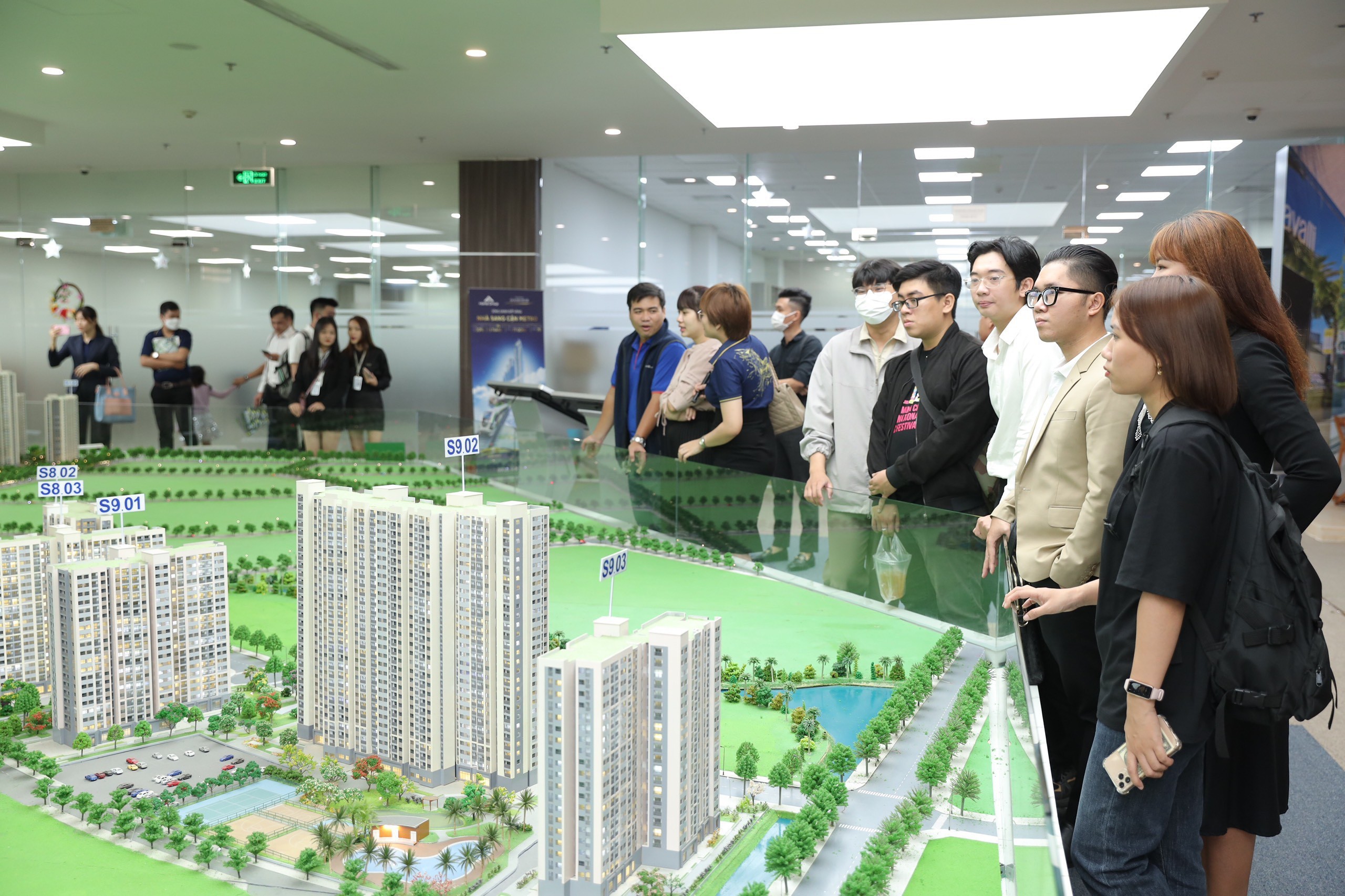 phan-khu-the-rainbow-vinhomes-grand-park-chinh-thuc-ban-giao-hon-1000-so-hong2-1678529167.jpg