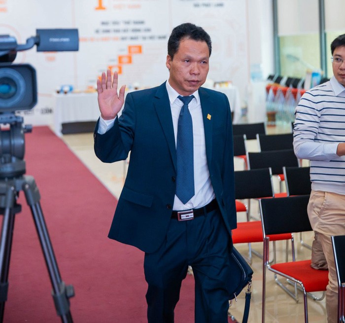 chan-dung-doanh-nhan-do-quy-hai-nha-sang-lap-kiem-chu-tich-hdqt-hai-phat-invest-1-1681393532.jpeg