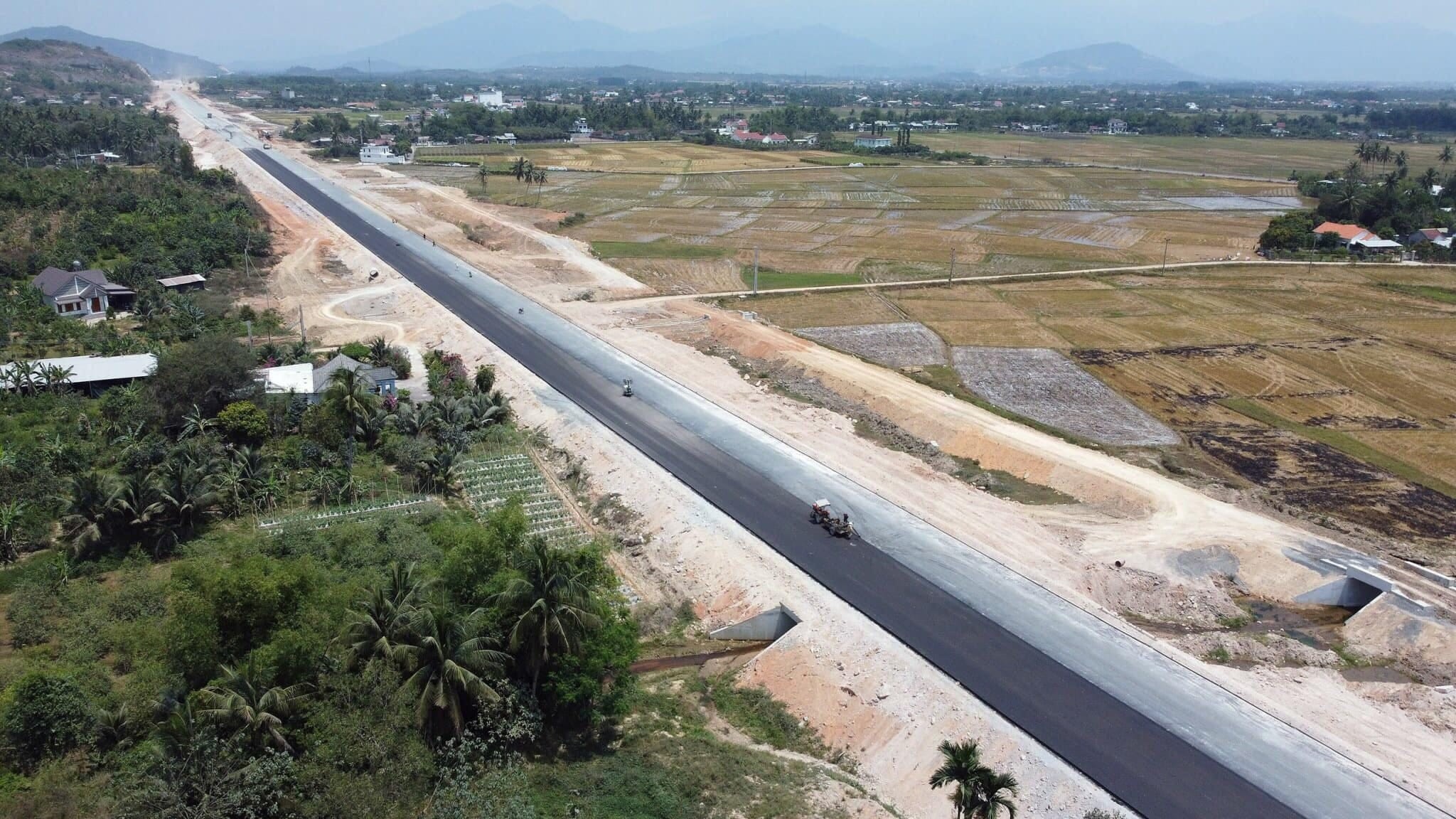 can-canh-cao-toc-nha-trang-cam-lam-vua-duoc-tap-doan-son-hai-lap-ky-luc-ve-tien-do-thi-cong-the-hien-tiem-luc-tai-chinh-rat-tot-8-1682233181.jpeg