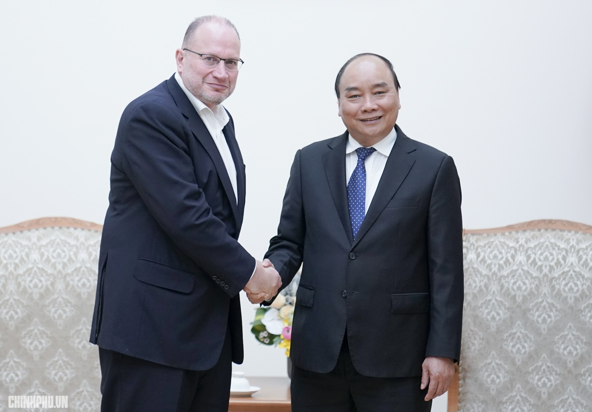 profile-ngan-hang-lon-nhat-chau-au-hsbc-tu-viec-bi-nghi-ngo-dinh-liu-vu-lua-dao-den-ke-hoach-lai-36-ty-usd-nam-2023-1682752516.jpeg