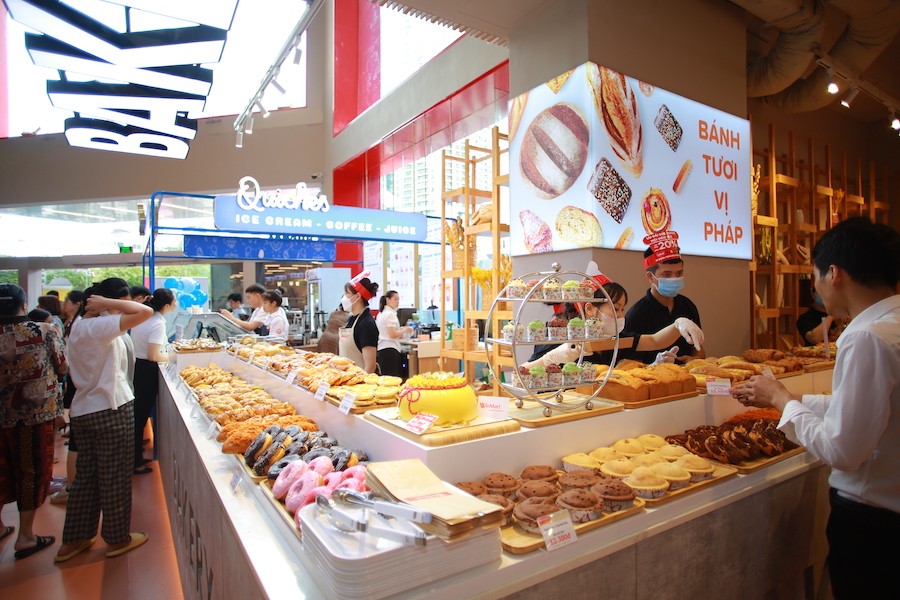khu-quay-banh-voi-gam-mau-tram-am-giup-khach-hang-thoai-mai-ngam-nghia-chon-lua-1687863396.JPG
