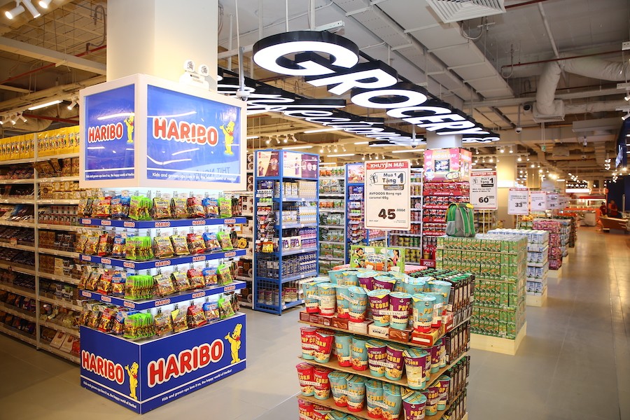 winmart-thang-long-gay-an-tuong-voi-bo-nhan-dien-treo-tha-thu-hut-su-chu-y-cua-khach-hang-1687863396.JPG