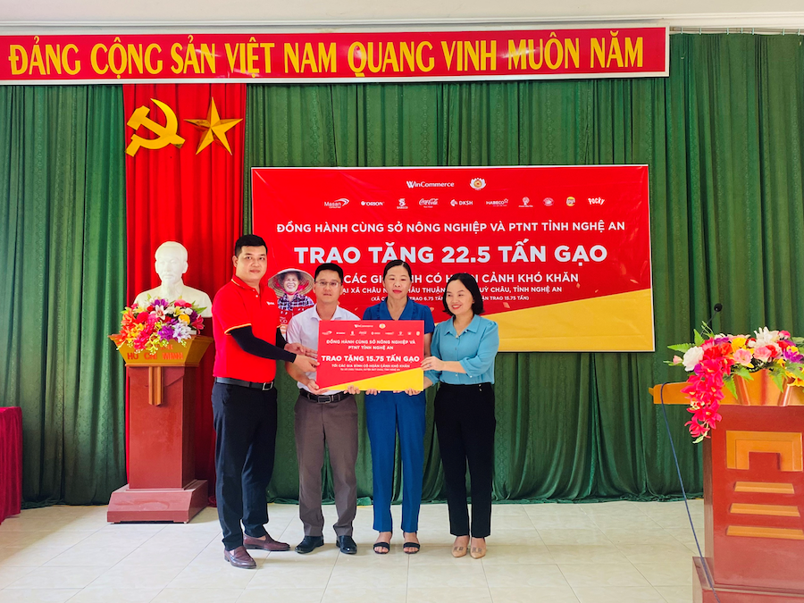wincommerce-dong-hanh-cung-chinh-quyen-dia-phuong-trien-khai-buoi-trao-tang-gao-1691127063.png