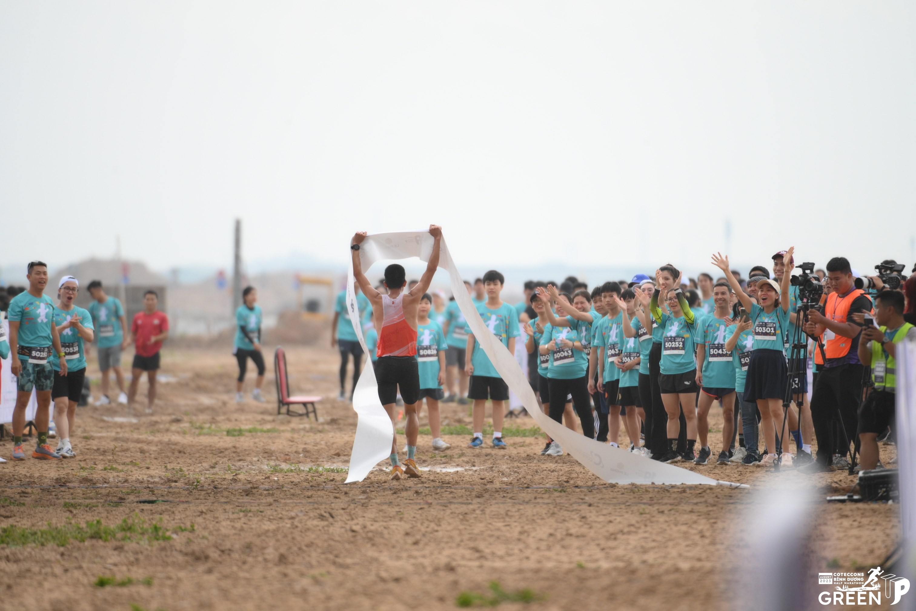 chinh-thuc-khoi-tranh-coteccons-le-phong-binh-duong-half-marathon-2023-4-1693275845.jpg