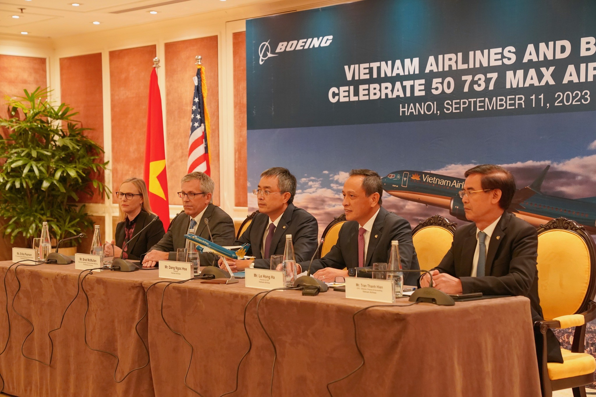 can-kiet-tai-chinh-tho-lo-keo-dai-vietnam-airlines-lay-tien-lay-dau-10-ty-usd-de-mua-50-may-bay-boeing-737-max-1-1694503195.jpg