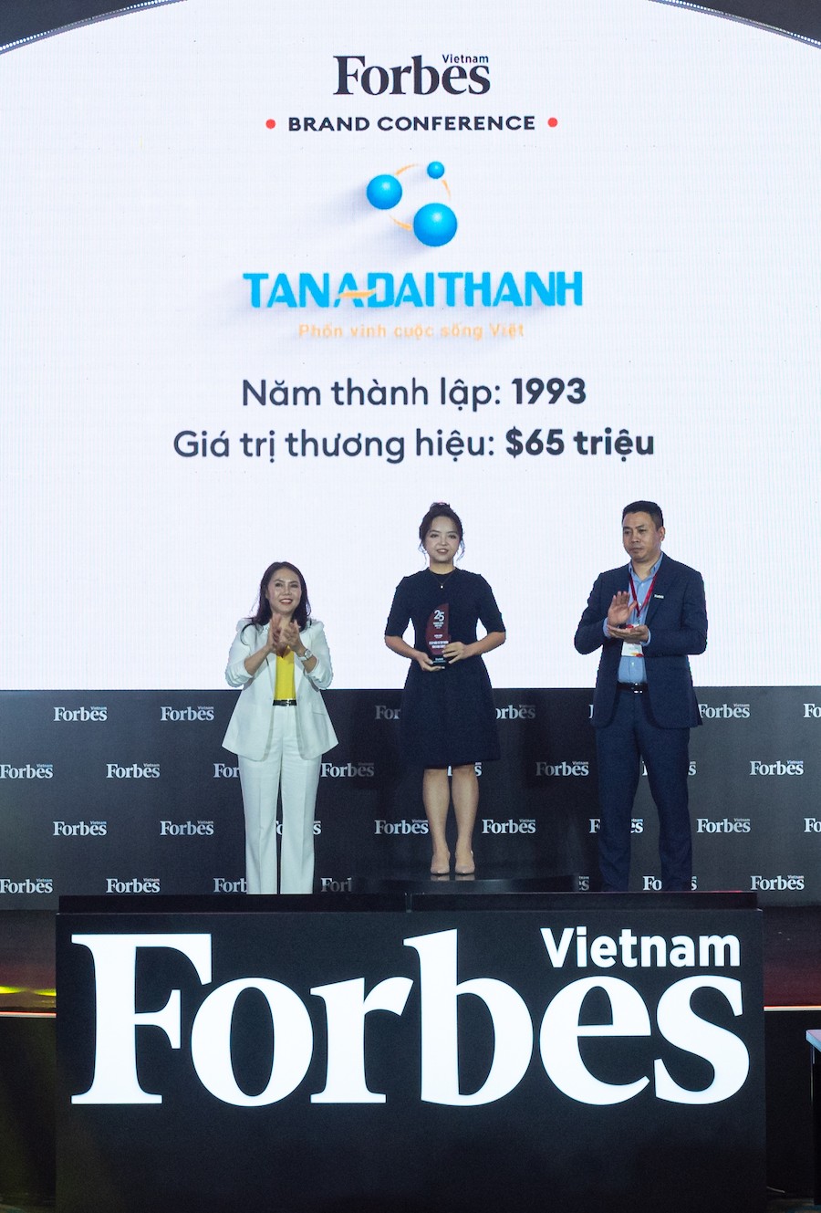 tan-a-dai-thanh-vao-top-10-thuong-hieu-cong-ty-hang-tieu-dung-ca-nhan-cong-nghiep-dan-dau-viet-nam-1697686340.jpg