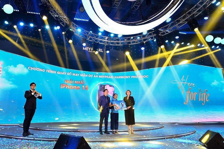 bung-no-voi-le-ra-quan-bieu-tuong-song-moi-tai-phu-quoc-8-1698390306.jpg