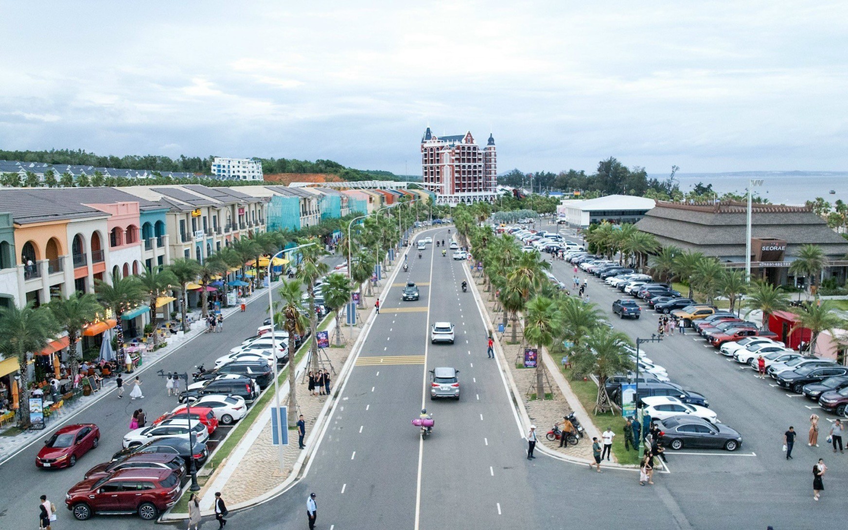 01-novaworld-phan-thiet-la-diem-den-yeu-thich-mua-le-hoi-29-khi-thu-hut-hang-tram-ngan-du-khach-tham-quan-va-trai-nghiem-1698642763.png
