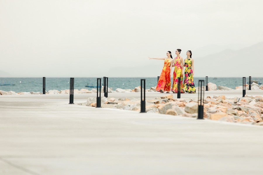 theo-chan-cac-nang-hau-check-in-thanh-pho-ban-dao-merryland-quy-nhon-3-1699263512.jpg