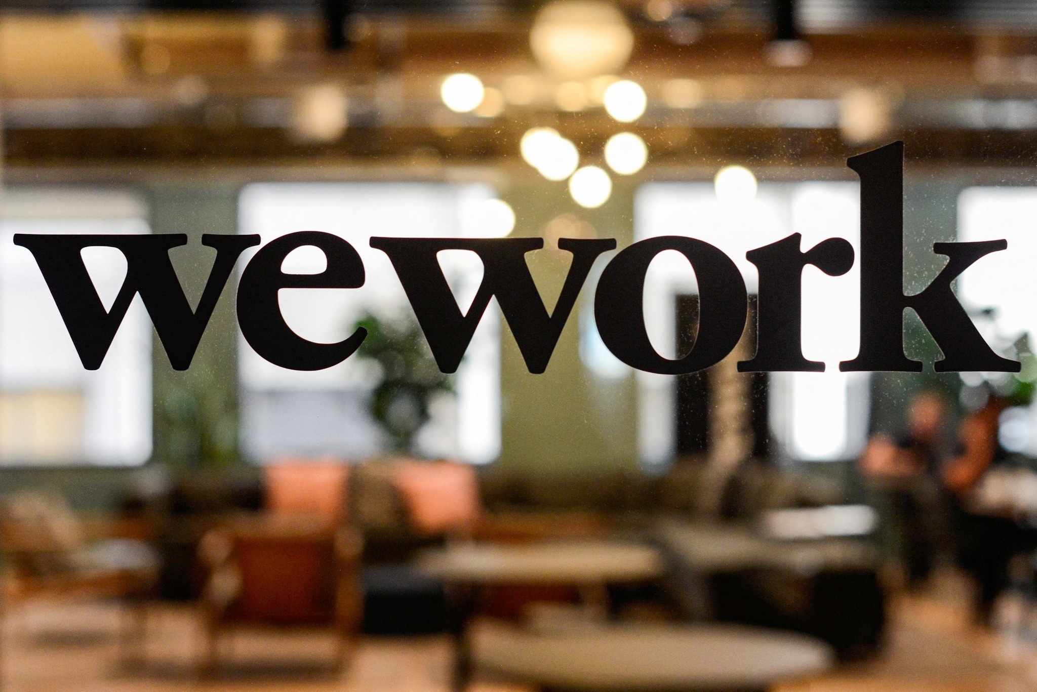 wework-con-cung-tung-duoc-dinh-gia-47-ty-usd-cua-softbank-nop-don-xin-bao-ho-pha-san-1699328729.jpg