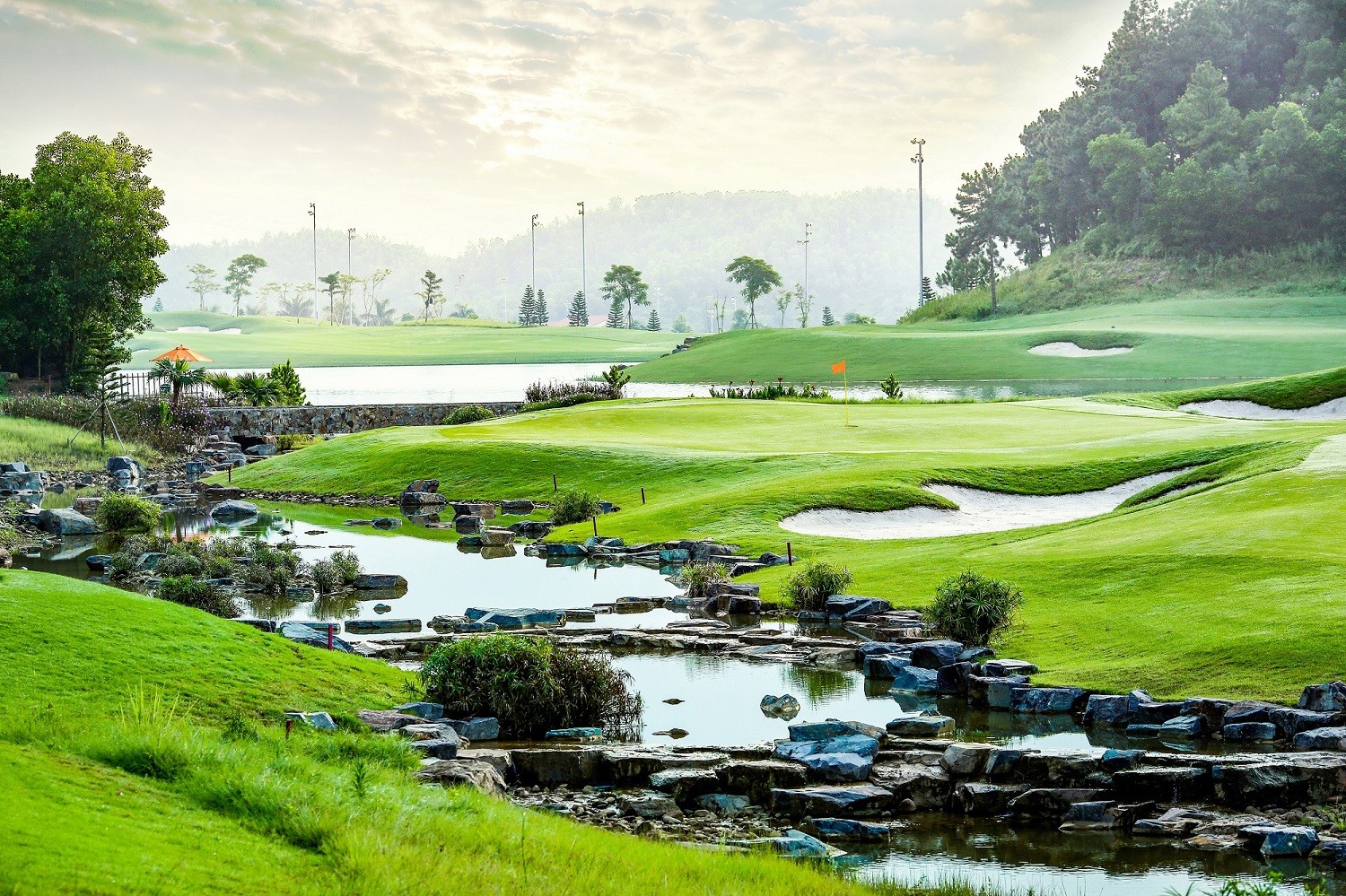 chiem-nguong-ve-dep-hai-san-gon-noi-to-chuc-su-kien-2023-brg-golf-hanoi-festival-3-1700618455.jpg