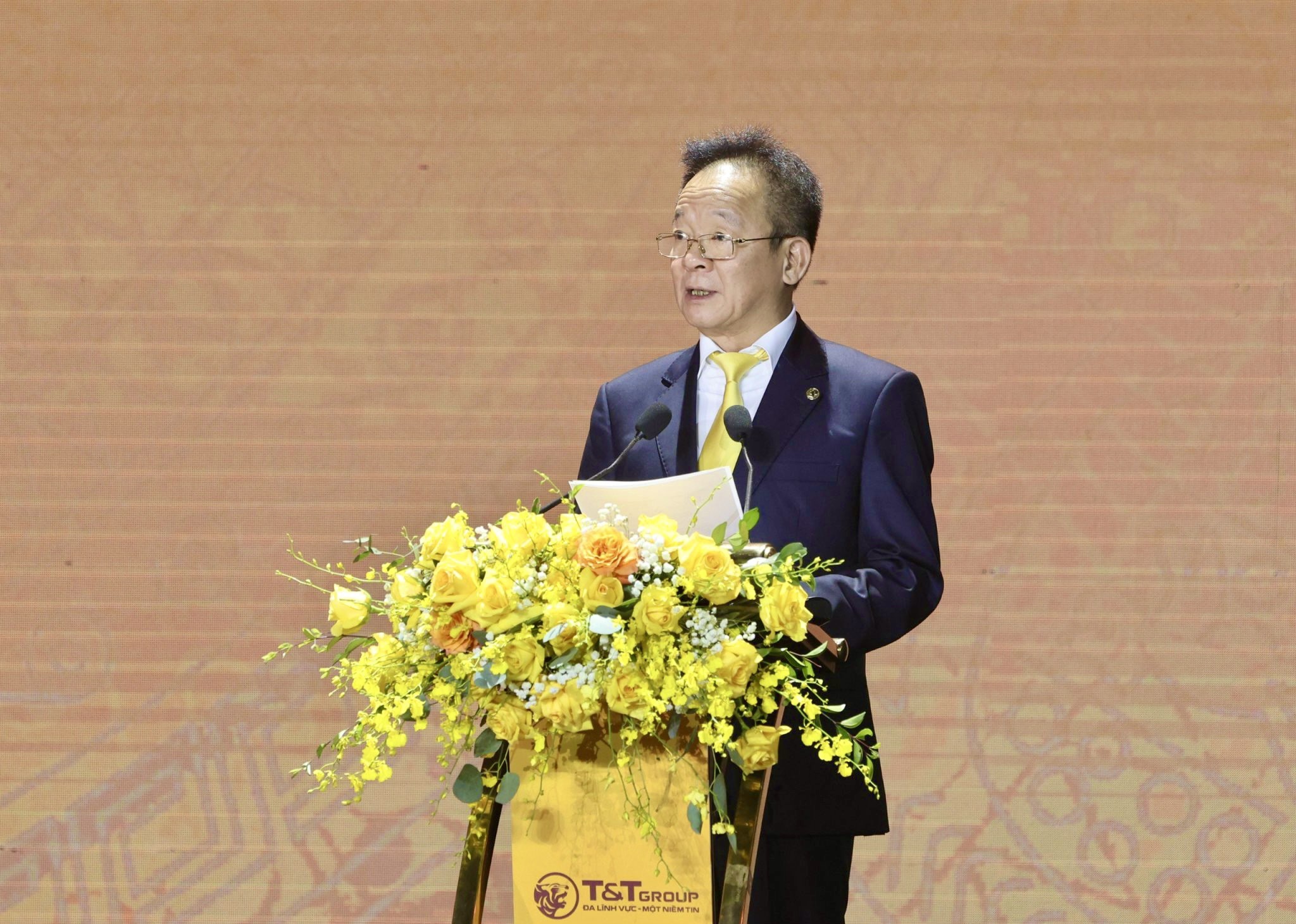 tt-group-don-nhan-huan-chuong-lao-dong-hang-nhat-lan-thu-3-va-ky-niem-30-nam-thanh-lap-tap-doan-3-1701404909.jpg
