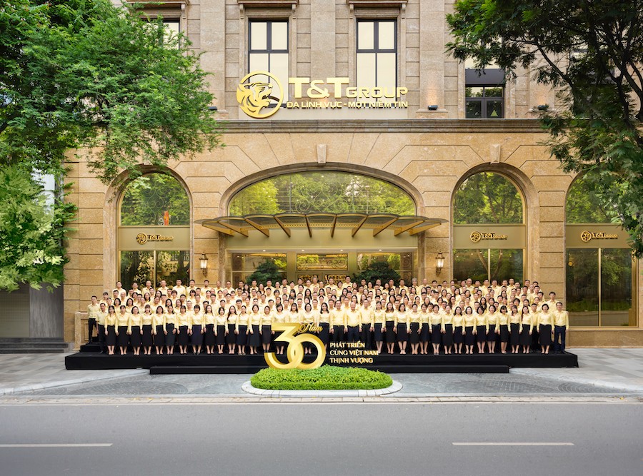 tt-group-don-nhan-huan-chuong-lao-dong-hang-nhat-lan-thu-3-va-ky-niem-30-nam-thanh-lap-tap-doan-5-1701404909.jpg