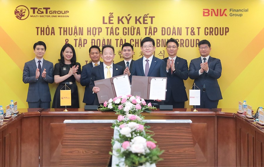 tt-group-don-nhan-huan-chuong-lao-dong-hang-nhat-lan-thu-3-va-ky-niem-30-nam-thanh-lap-tap-doan-6-1701404909.JPG