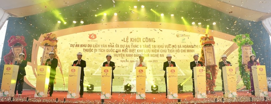 tt-group-don-nhan-huan-chuong-lao-dong-hang-nhat-lan-thu-3-va-ky-niem-30-nam-thanh-lap-tap-doan-7-1701404908.jpeg