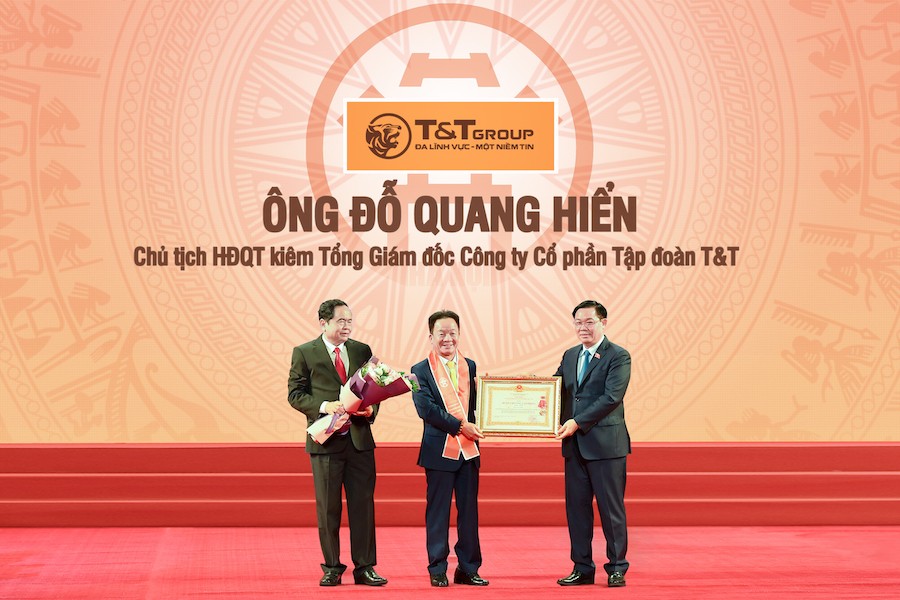 tt-group-don-nhan-huan-chuong-lao-dong-hang-nhat-lan-thu-3-va-ky-niem-30-nam-thanh-lap-tap-doan-9-1701404909.jpeg