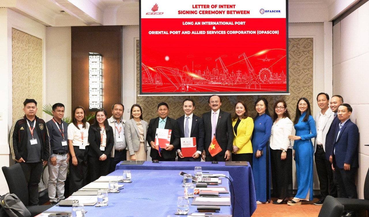 cang-quoc-te-long-an-duoc-cong-dong-quoc-te-danh-gia-cao-khi-xuat-hien-voi-tu-cach-dien-gia-tai-hoi-nghi-philippine-ports-and-logistics-2024-1711102338.jpeg