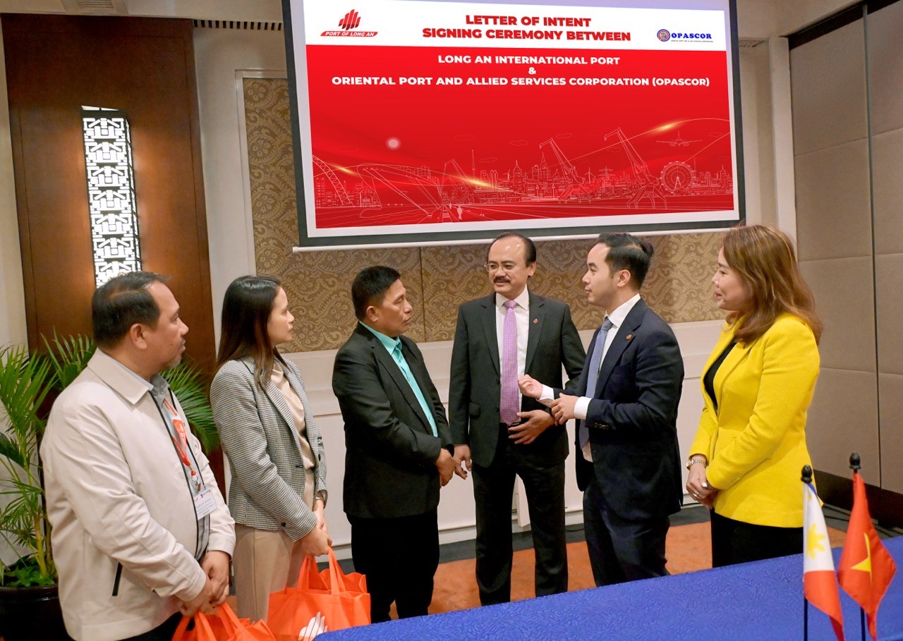 cang-quoc-te-long-an-duoc-cong-dong-quoc-te-danh-gia-cao-khi-xuat-hien-voi-tu-cach-dien-gia-tai-hoi-nghi-philippine-ports-and-logistics-2024-5-lon-1711102339.jpeg