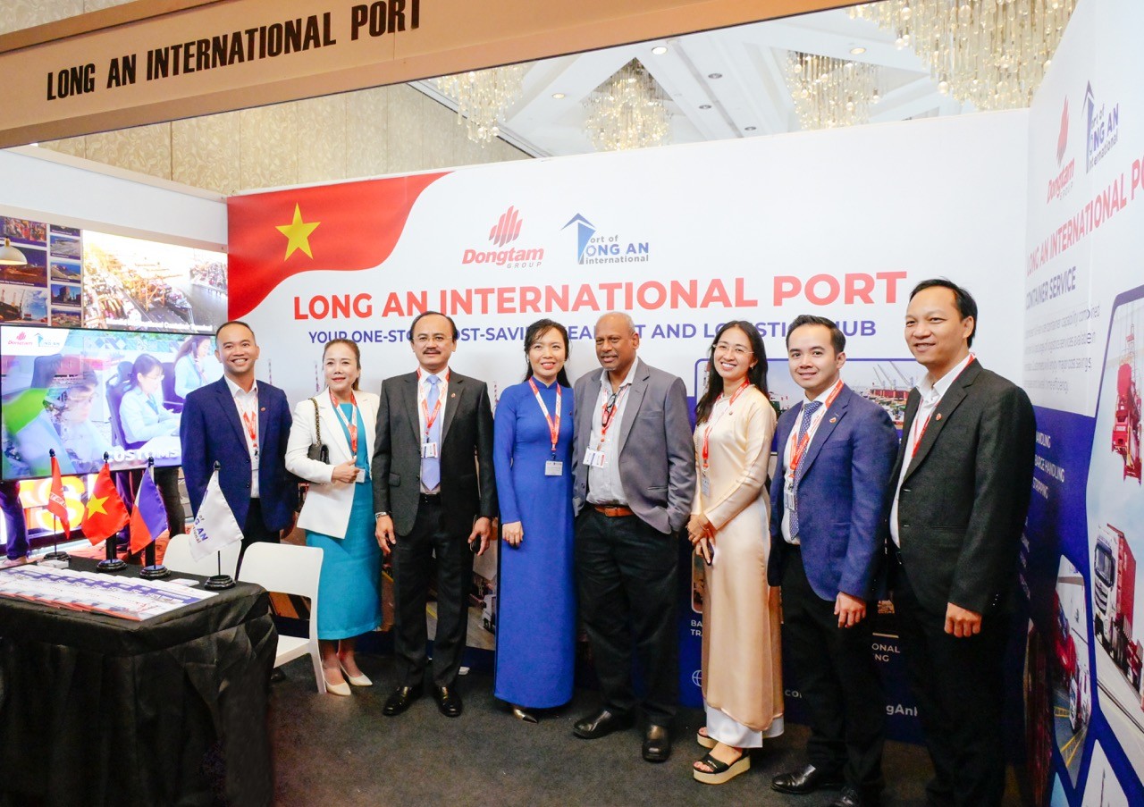 cang-quoc-te-long-an-duoc-cong-dong-quoc-te-danh-gia-cao-khi-xuat-hien-voi-tu-cach-dien-gia-tai-hoi-nghi-philippine-ports-and-logistics-2024-9-lon-1711102339.jpeg