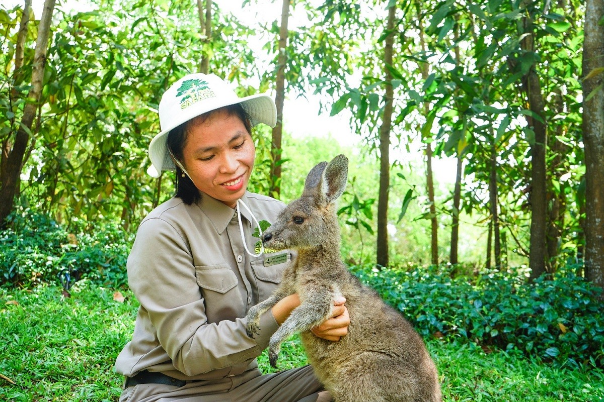 tham-lang-nhung-bao-mau-lenh-denh-ngay-dem-cung-dong-vat-hoang-da-o-river-safari-1711098452.jpg