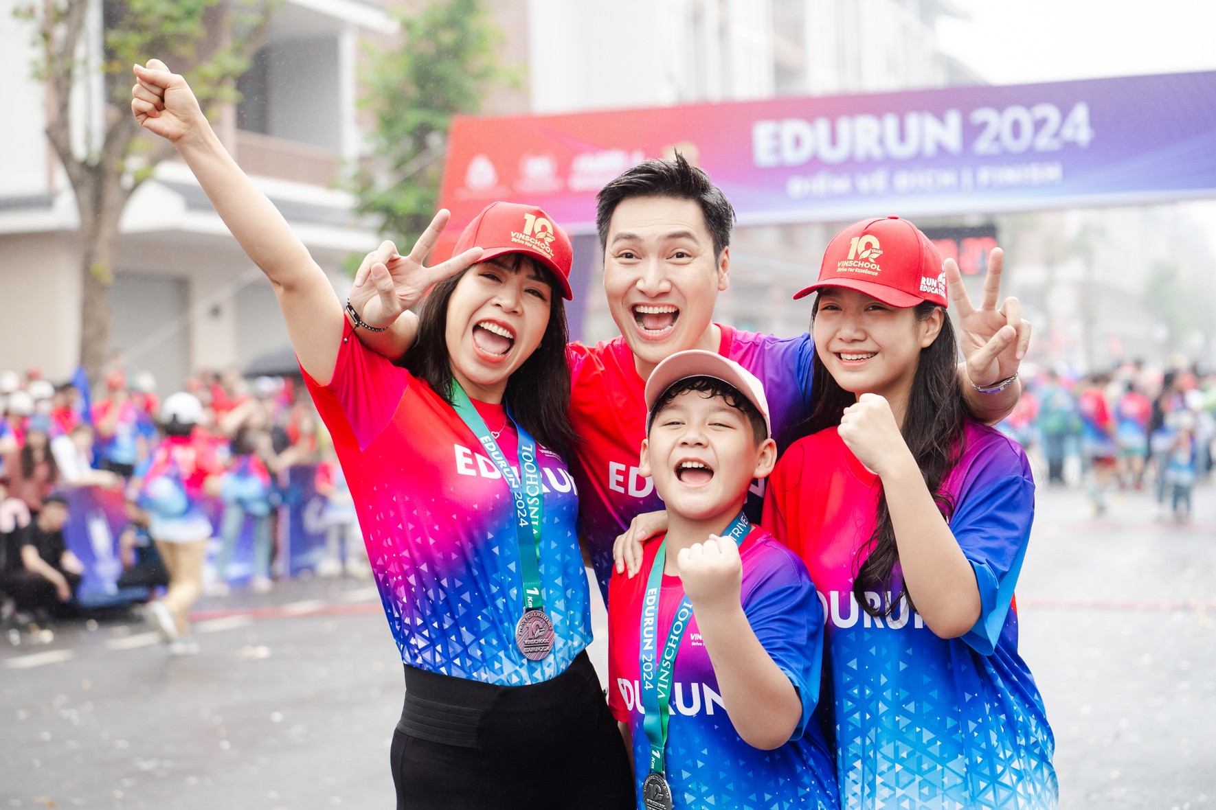 4-edurun-2024-quyen-gop-ky-luc-5-ty-dong-de-xay-truong-vung-xa-1712633050.jpg