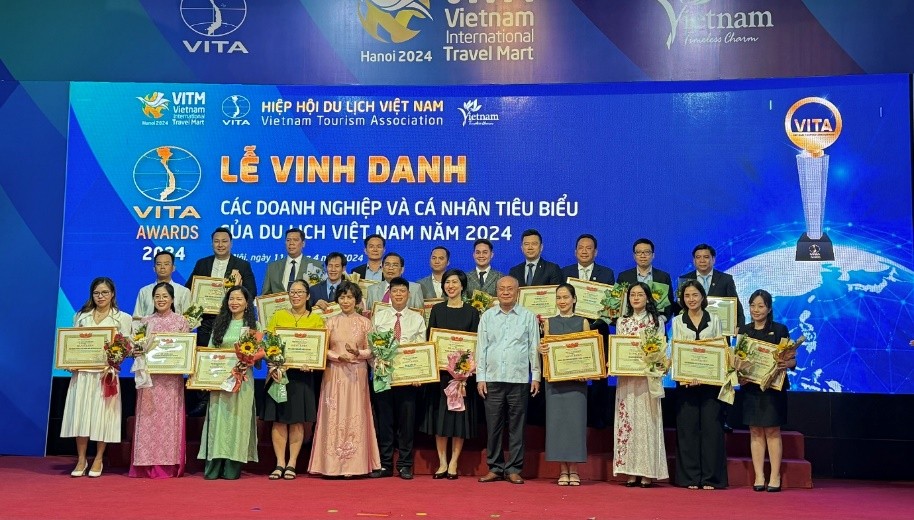 vinpearl-dong-loat-duoc-vinh-danh-voi-13-giai-thuong-du-lich-vietnam-travel-awards-1713062848.jpeg