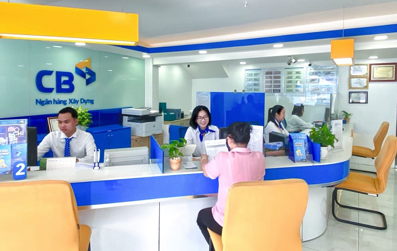ngan-hang-xay-dung-cb-gia-tang-cac-diem-cham-tu-online-toi-offline-5-1718012656.jpg