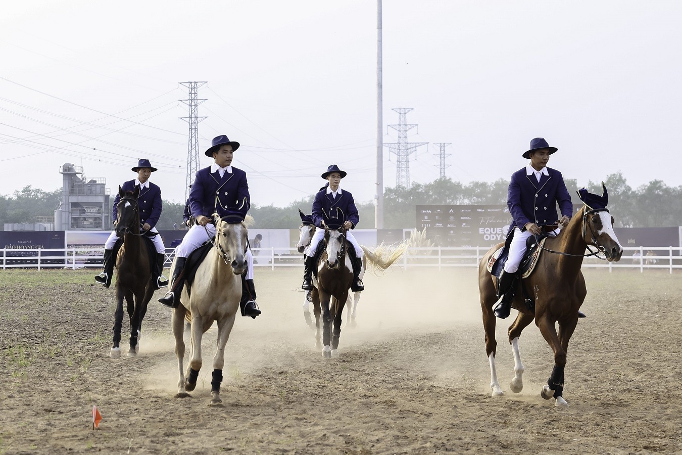 du-khach-hao-hung-kham-pha-bo-mon-ma-thuat-tai-vinpearl-horse-academy-vu-yen-4-1719367631.jpg