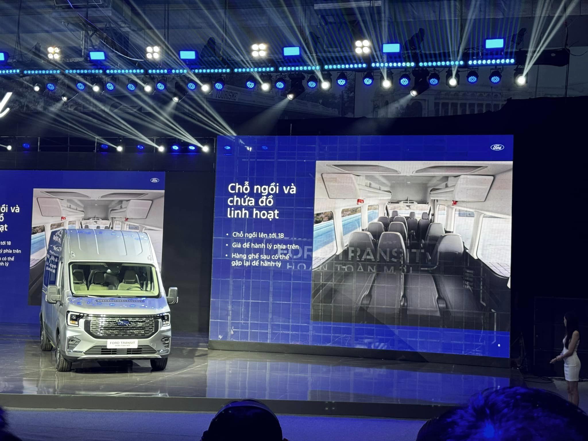 anh-trai-18-ghe-hoan-toan-moi-ford-transit-2024-5-1720151562.jpeg