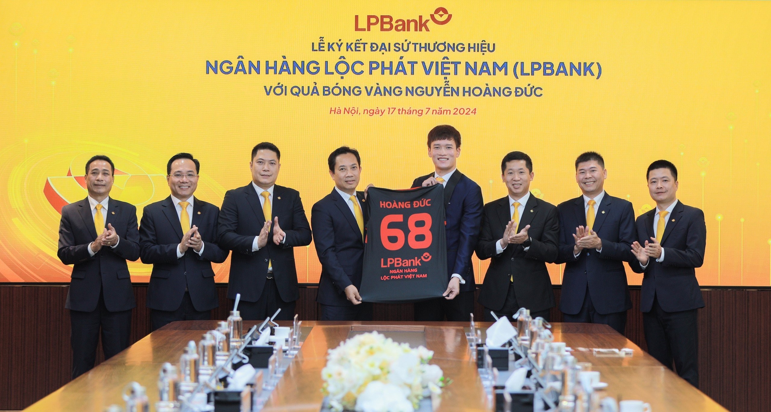 qua-bong-vang-hoang-duc-duoc-lua-chon-lam-dai-su-thuong-hieu-ngan-hang-loc-phat-viet-nam-lpbank-3-1721194978.jpg