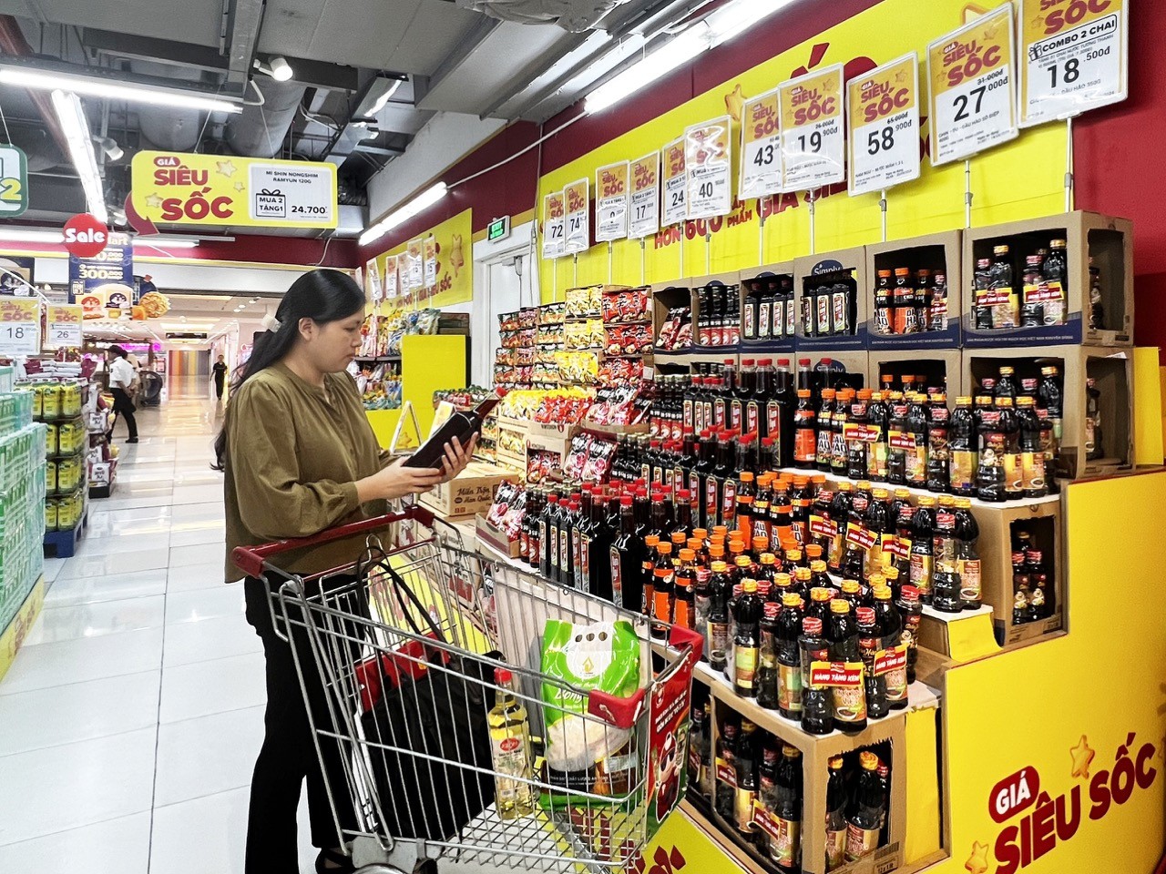winmart-phuc-vu-hon-300-san-pham-gia-sieu-re-giam-toi-50-cho-nguoi-tieu-dung-cac-tinh-thanh-mien-nam-5-1723706658.jpeg