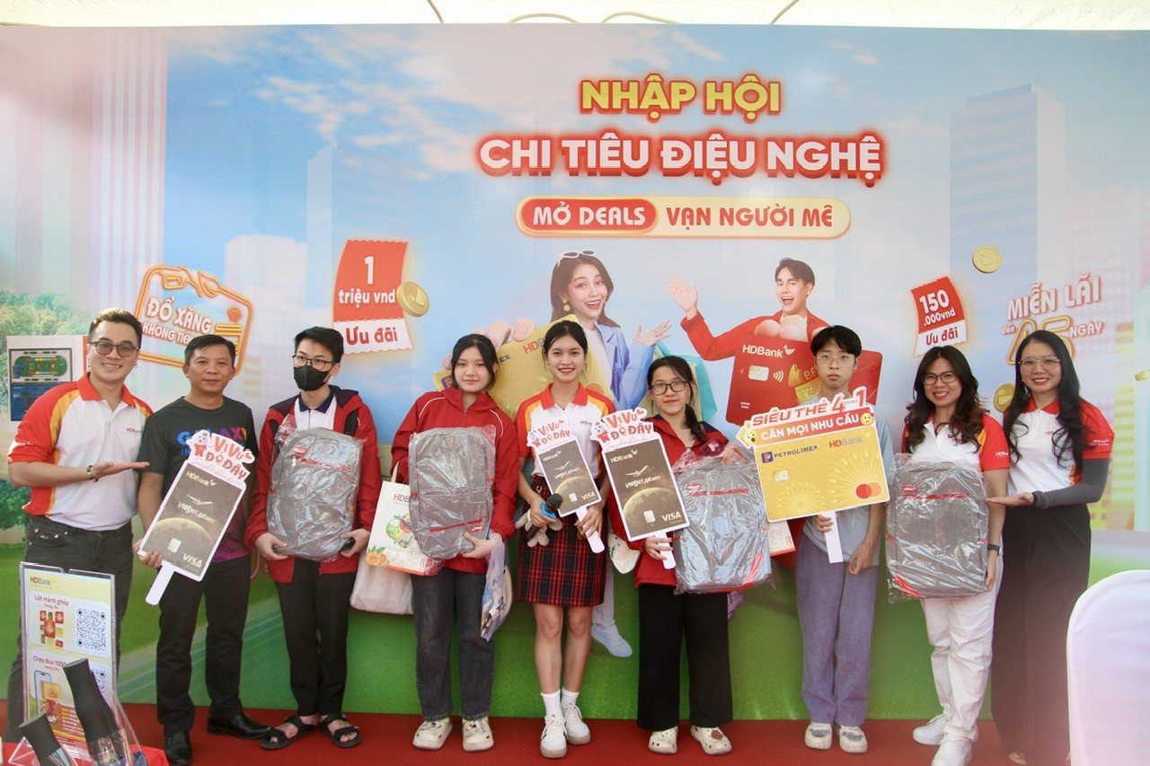 the-hdbank-hai-nam-lien-tao-con-sot-tai-song-festival-5-1729236398.jpg