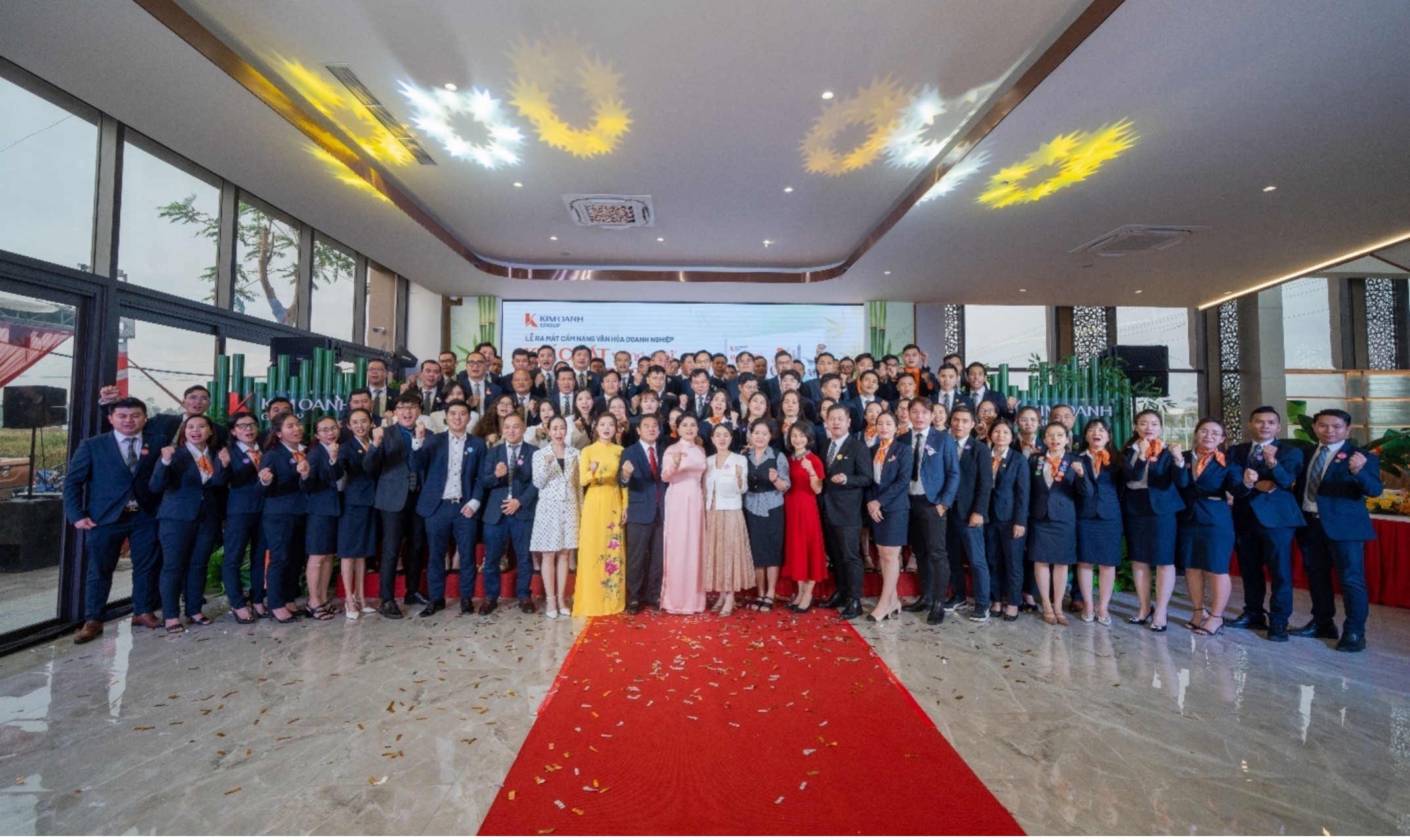 ra-mat-cam-nang-van-hoa-kim-oanh-group-khi-chat-vung-chai-cung-khat-vong-se-chia-12-1730426336.jpg