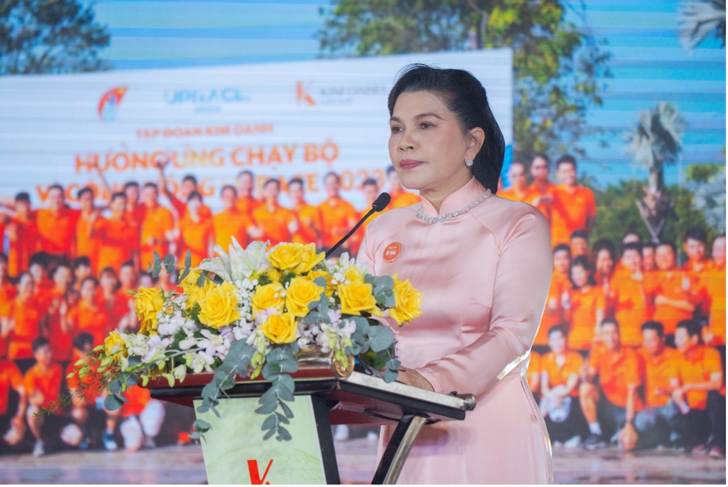 ra-mat-cam-nang-van-hoa-kim-oanh-group-khi-chat-vung-chai-cung-khat-vong-se-chia-2-1730426335.jpg