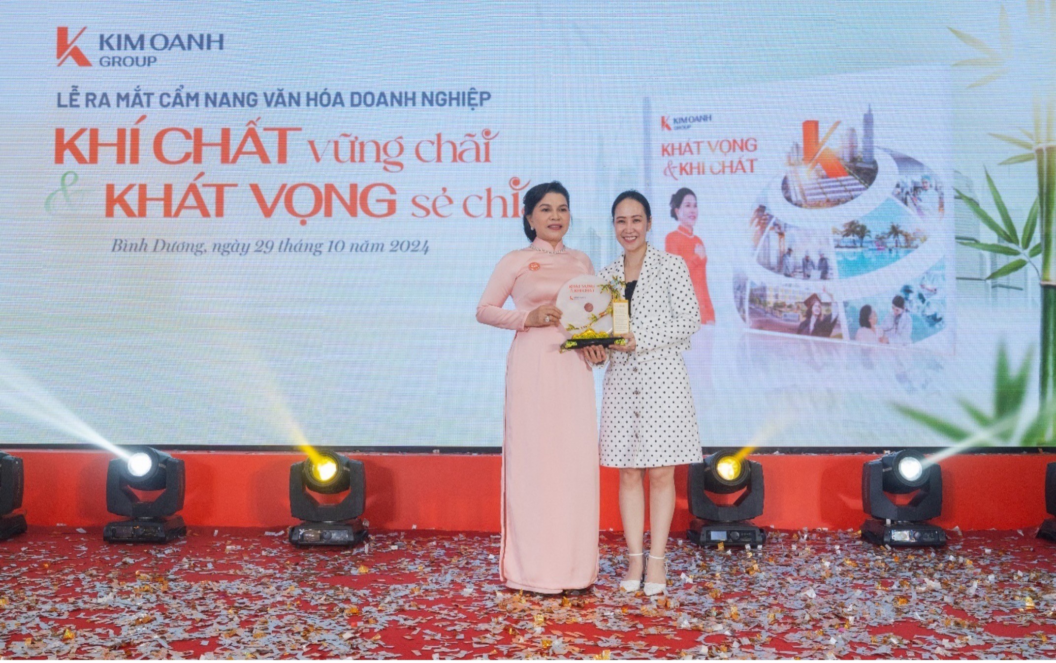 ra-mat-cam-nang-van-hoa-kim-oanh-group-khi-chat-vung-chai-cung-khat-vong-se-chia-4-1730426336.jpg