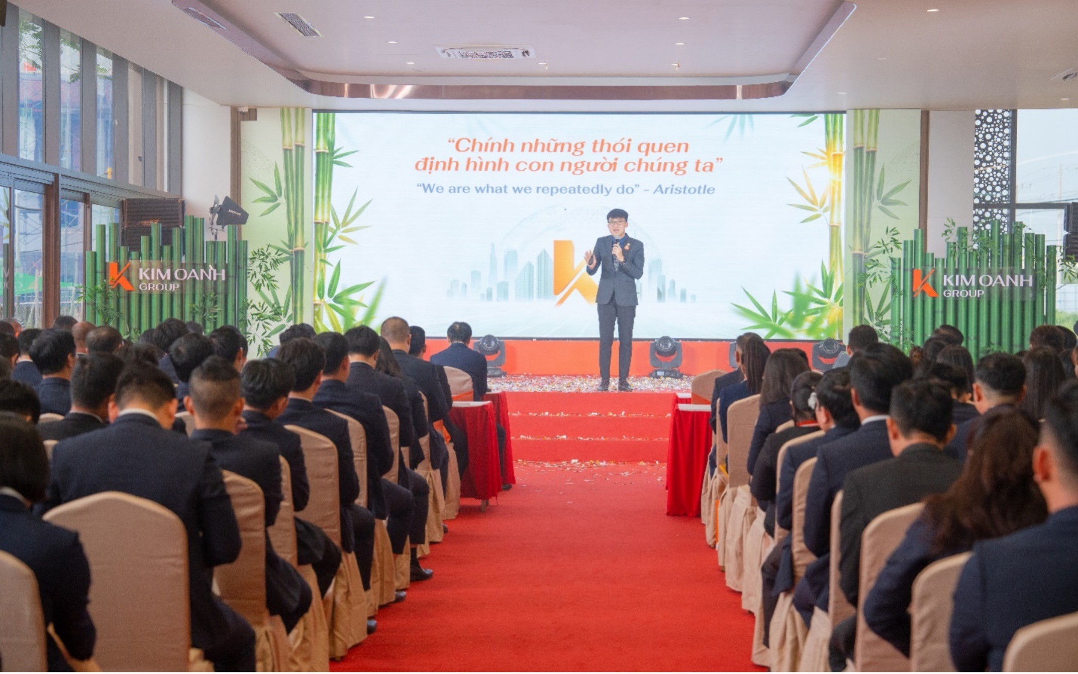 ra-mat-cam-nang-van-hoa-kim-oanh-group-khi-chat-vung-chai-cung-khat-vong-se-chia-9-1730426336.jpg