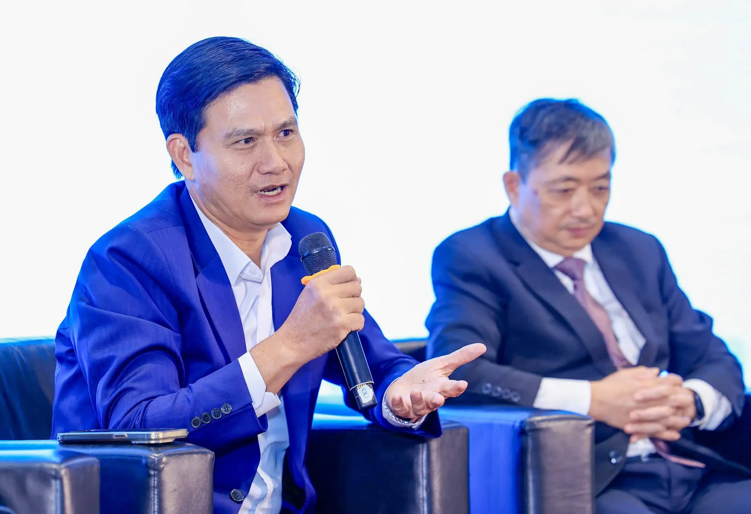 coteccons-va-unicons-vinh-du-nhan-giai-thuong-top-5-nha-thau-uy-tin-hang-dau-viet-nam-va-top-5-doanh-nghiep-xay-dung-cua-nam-2024-5-1732501800.webp
